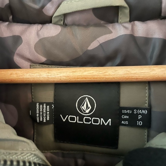 Army Green Snow Jacket ✨Volcom✨ - Picture 3 of 3